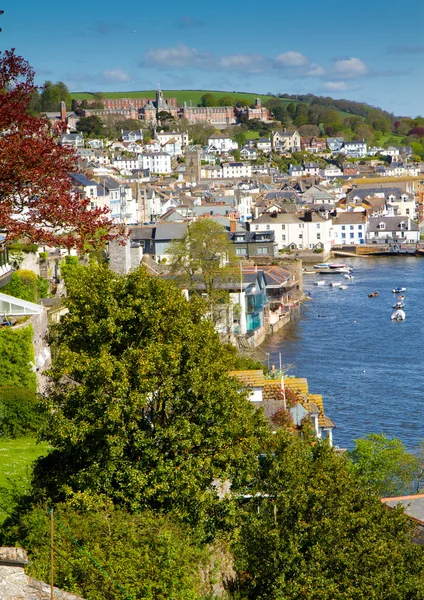 Veduta della città di Dartmouth dal sentiero costiero nel Devon, Inghilterra — Foto Stock