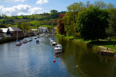 totnes Bridge totnes Devon görüntülendi Nehri üzerinde tekne