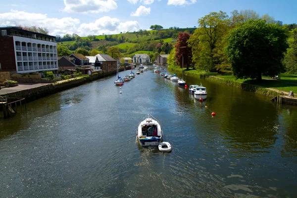 Річка Dart розглянений з Totnes мосту в Totnes Девон — стокове фото