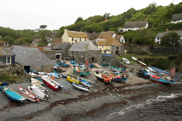 Barcos en Cadgwith en Cornwall —  Fotos de Stock