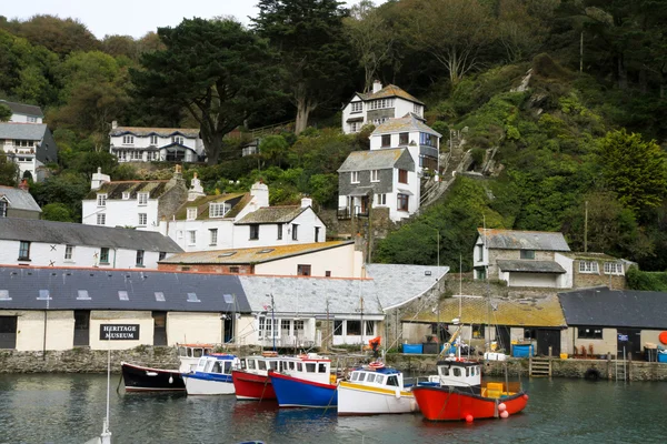 Boats moored at Polperro harbour in Cornwall, England — Stock Photo, Image