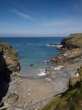 Tintagel plaj ve güzel bir günde Cornwall bay