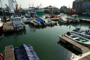 Cornwall'da bir sakin gün güneşli padstow liman.