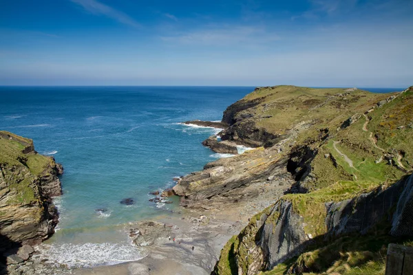 Tintagel plaj ve bay Cornwall tintagel kaleye bitişik — Stok fotoğraf