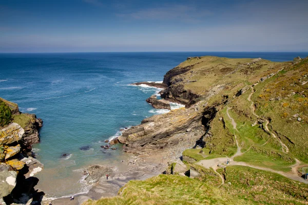 Tintagel beach and bay in Cornwall from the cliff path next to the castle — Stock Photo, Image