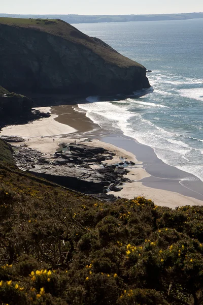 Shlížel na pláži stánek trebarwith v Cornwallu — Stock fotografie