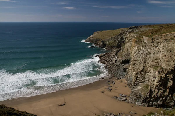 Cornwallský pláž z jihozápadní pobřežní cesta — Stock fotografie