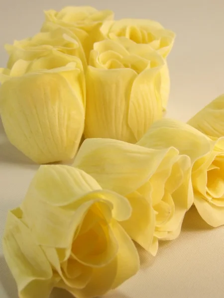 Żółte róże wykonane z papieru mydło — Zdjęcie stockowe