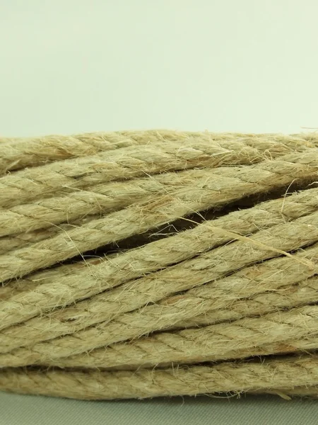 Gros plan d'une corde de chanvre tordue — Photo