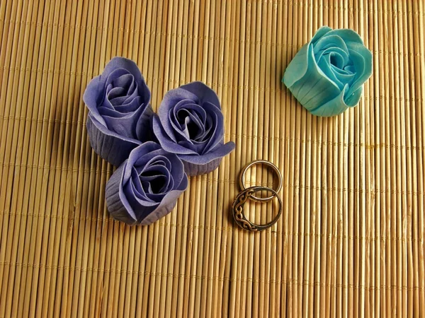 Barevné papírové mýdlo růže — Stock fotografie