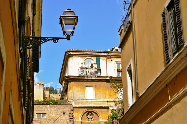 Gamla byggnader i Rom street — Stockfoto