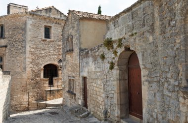 taş binalar baux de Provence
