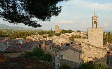 köy cucuron içinde Fransız provence