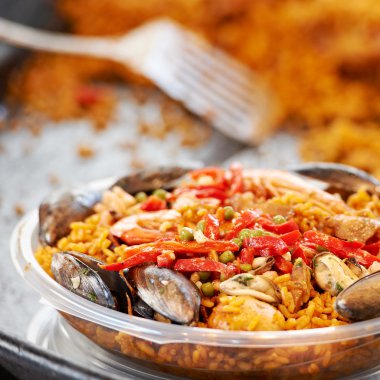 paella siyah midye ile