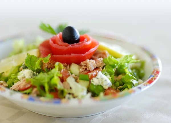 King salad with tuna fish and blue cheese — Stock Photo, Image