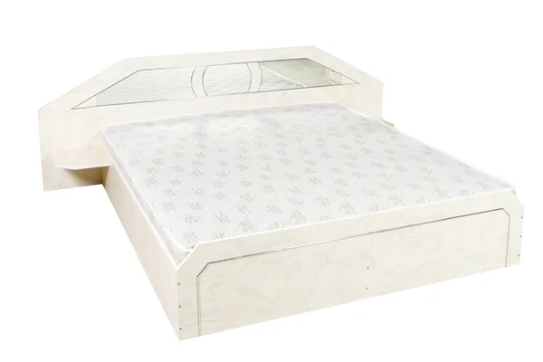 Podwójne łóżko, na białym tle — Zdjęcie stockowe