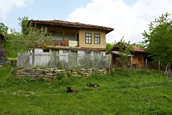 Casa rural tradicional búlgara — Fotografia de Stock