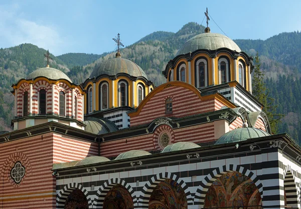 As cúpulas da igreja monestery Rila — Fotografia de Stock