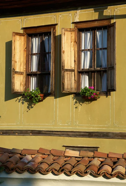 Вікно традиційного будинку — стокове фото