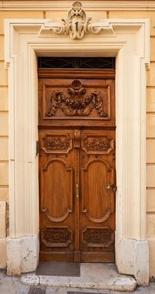 Traditional door in Aix en Provence — Stock Photo, Image