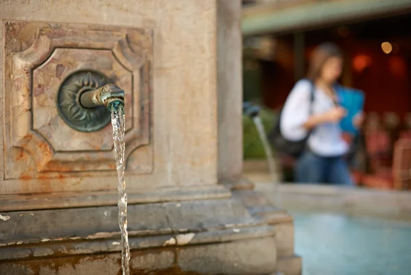 Fresh water fountain — Stock Photo, Image