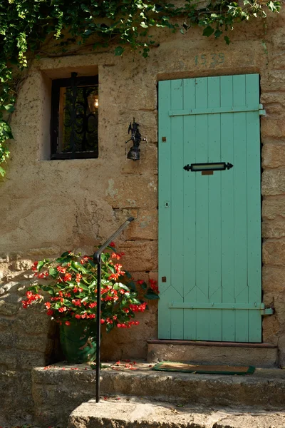 Πόρτα στο χωριό της Προβηγκίας — Φωτογραφία Αρχείου
