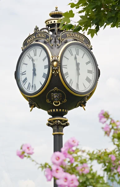 Vieille horloge à Bucarest — Photo