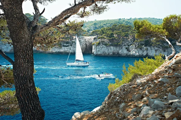 Boat in calanque of Cassis, France — Stock Photo, Image