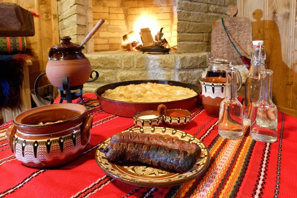 Comida tradicional búlgara na mesa — Fotografia de Stock