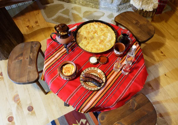 Tavolo da pranzo tradizionale bulgaro — Foto Stock