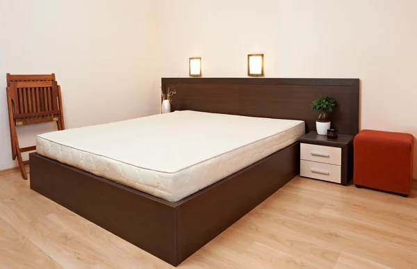 Slaapkamer inerior voorbeeld met grote suite — Stockfoto