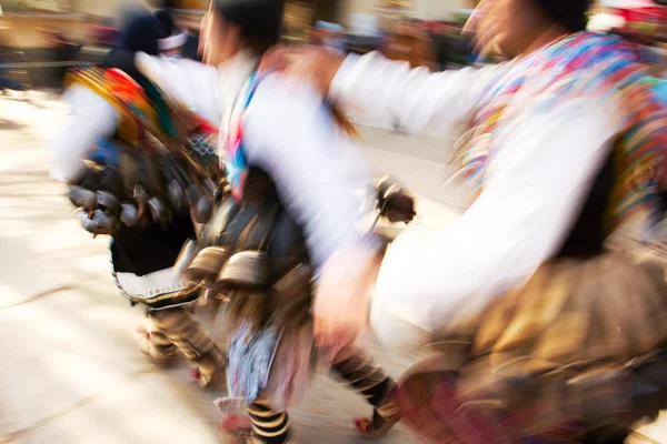 Danza en el festival tradicional kukeri — Foto de Stock