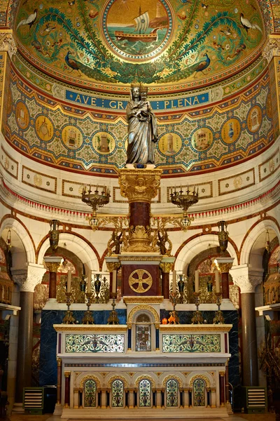 ノートルダム大聖堂デ ラ グレード祭壇 — ストック写真