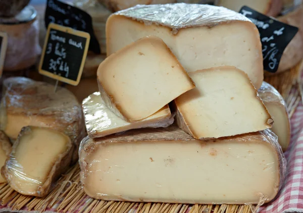 Žlutá francouzský sýr — Stock fotografie