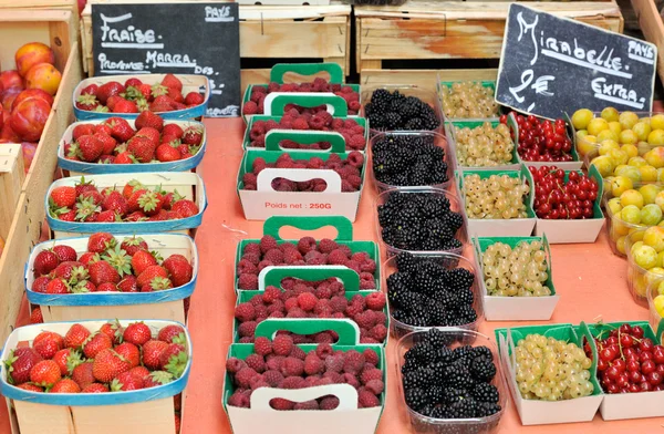 Früchte auf dem Provence-Markt — Stockfoto