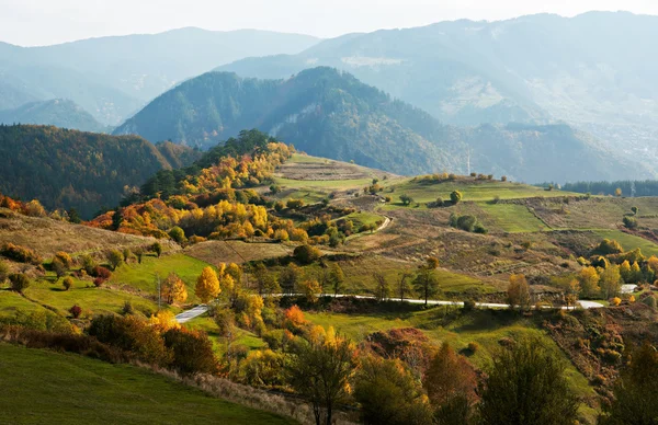 Podzimní barvy v horských — Stock fotografie