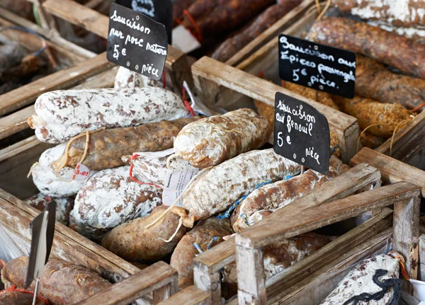 手工制作的传统法国香肠 — 图库照片