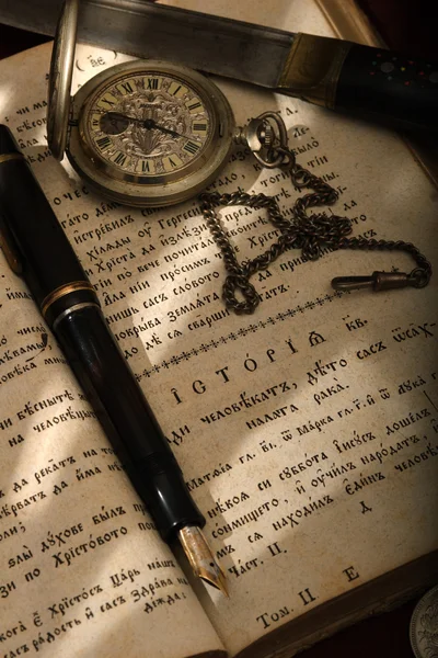 Montblanc pen en een horloge — Stockfoto