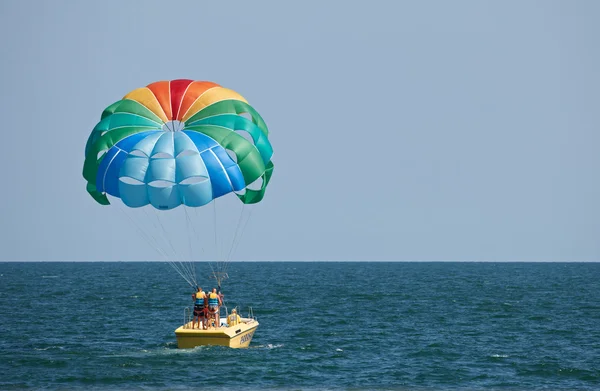 Barco para parasailing — Fotografia de Stock