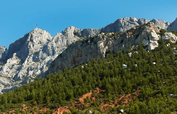 Saint victoire berg in de buurt van Aix-en-Provence — Stok fotoğraf