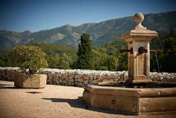 Fountain in Vauvenargues, France — Stock Photo, Image