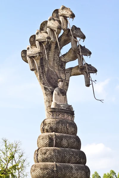 雕塑的佛和七那伽在廊开府，泰国 — 图库照片