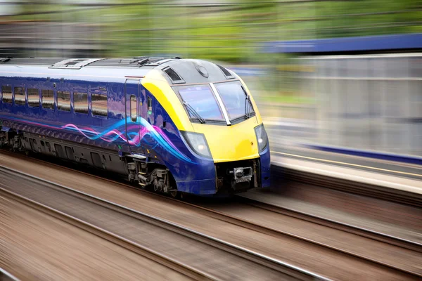 Snel rijdende trein — Stockfoto