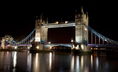 Gece Londra Köprüsü