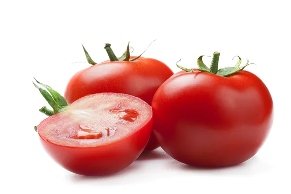 Beyaz arkaplanda domatesler