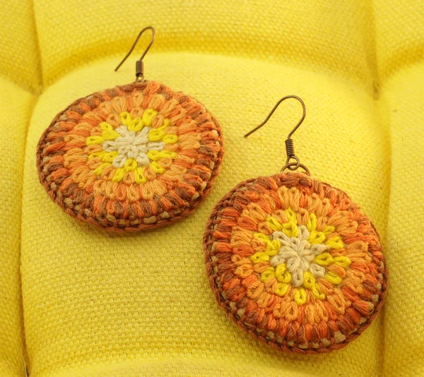 Knitted earrings — Stock Photo, Image