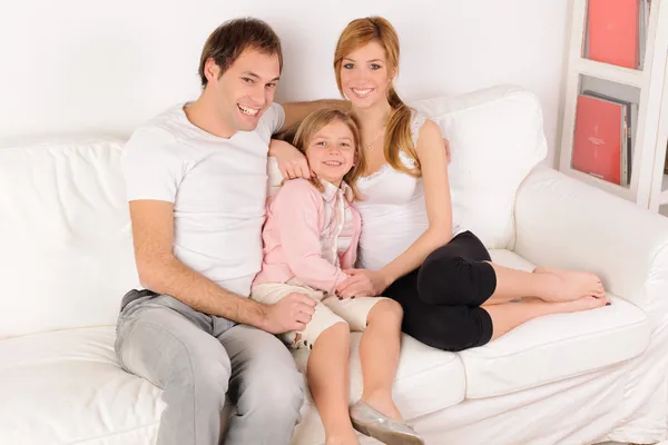 Familia feliz en casa —  Fotos de Stock