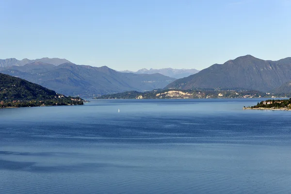 Uitzicht op het meer maggiore — Stockfoto