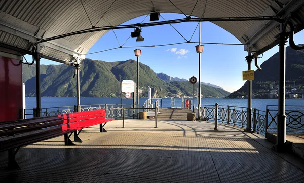 码头的在瑞士卢加诺湖 — 图库照片