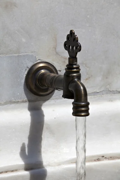 Old and historical tap fountain of Uc Serefeli Mosque, Edirne, — Stock Photo, Image